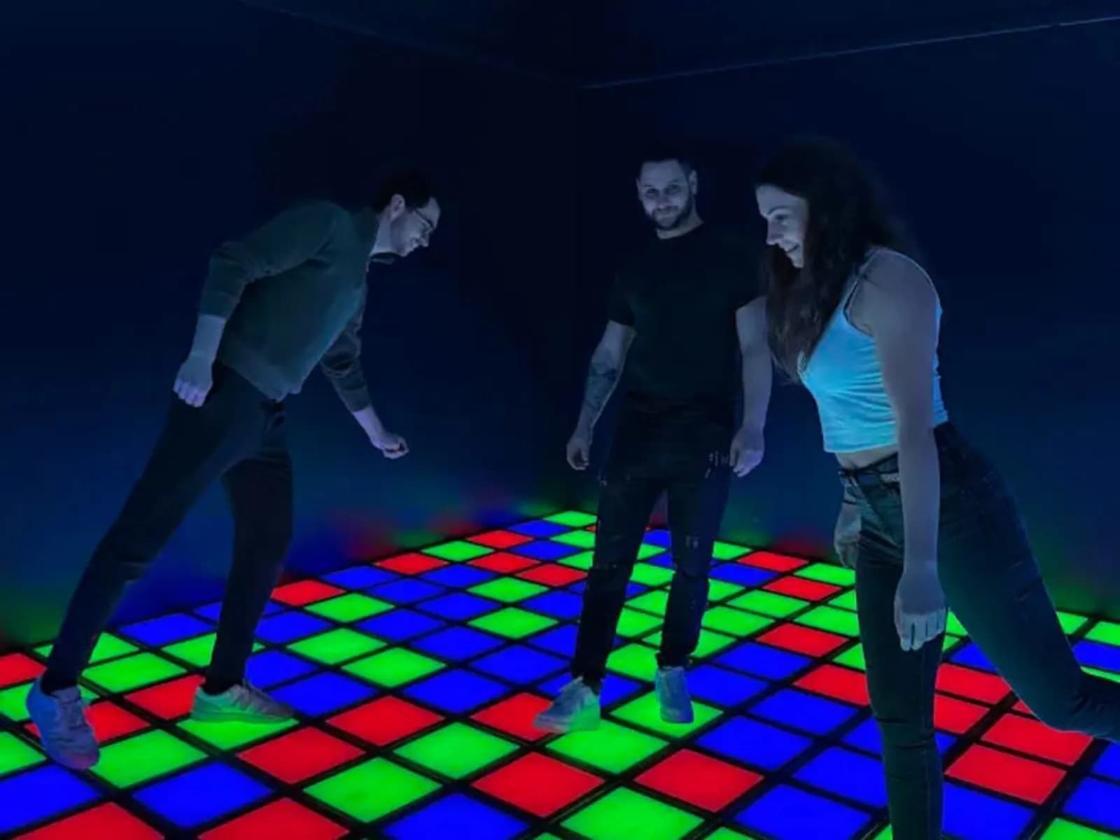 Active room action game in Paris
