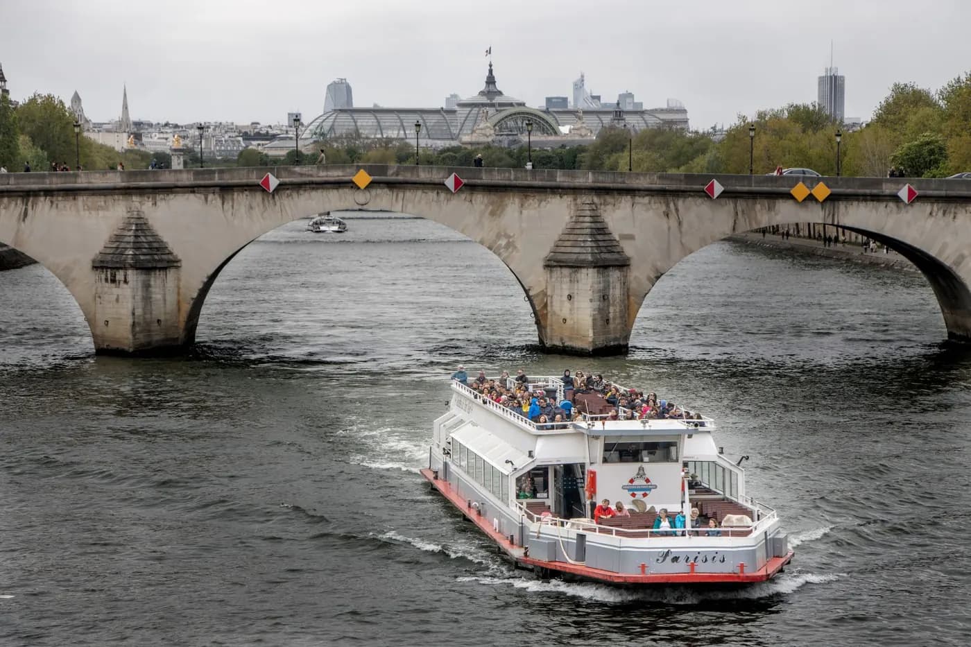 Private dinner cruise on the Seine