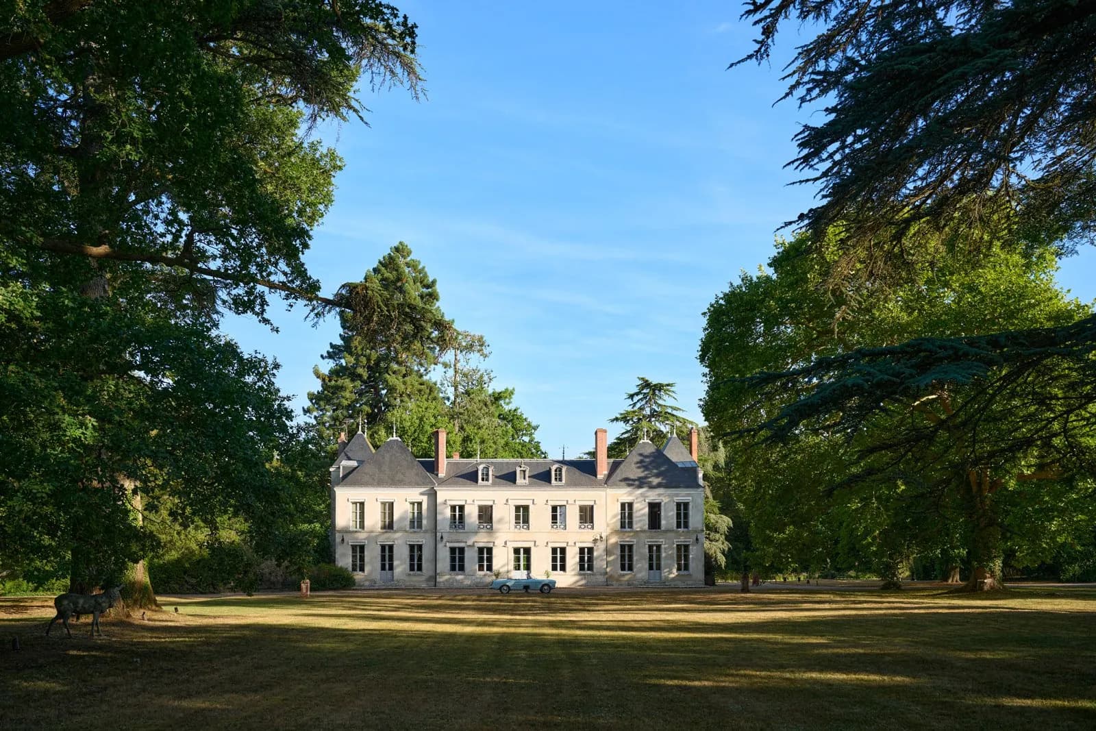 Exterior view of Domaine des Hautes Prairies, a private estate for groups in its grounds, Centre-Val de Loire, south of Paris