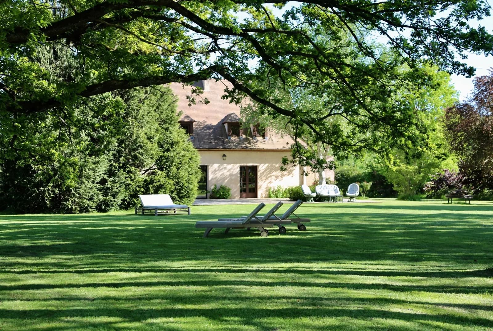 Exterior view of Domaine des Pigeonniers, a private estate for groups in its grounds, Yvelines, south-west of Paris