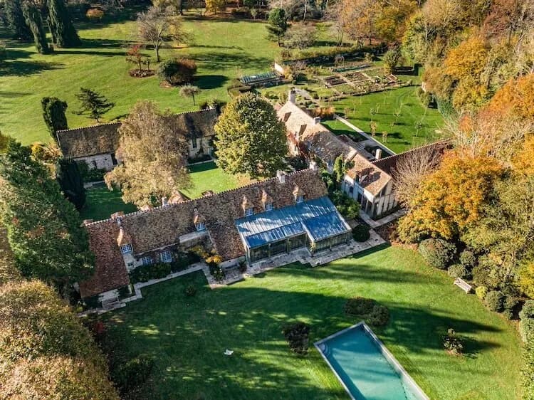 Exterior view of Demeure des Hêtraies, Eure, a private estate for groups in its grounds, Eure, south-east of Rouen