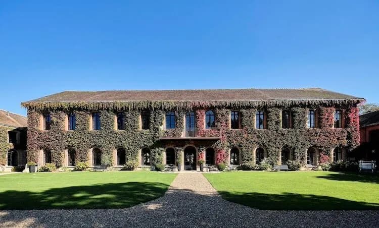 Exterior view of Domaine des Charmilles, Normandy, a private estate for groups in its grounds, Orne, south-west of Paris