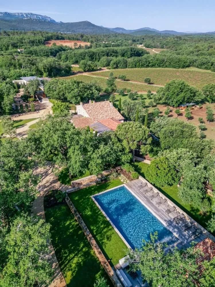 Exterior view of Domaine des Chênes Bleus, Var, a private estate for groups in its grounds, Var, north-west of Toulon