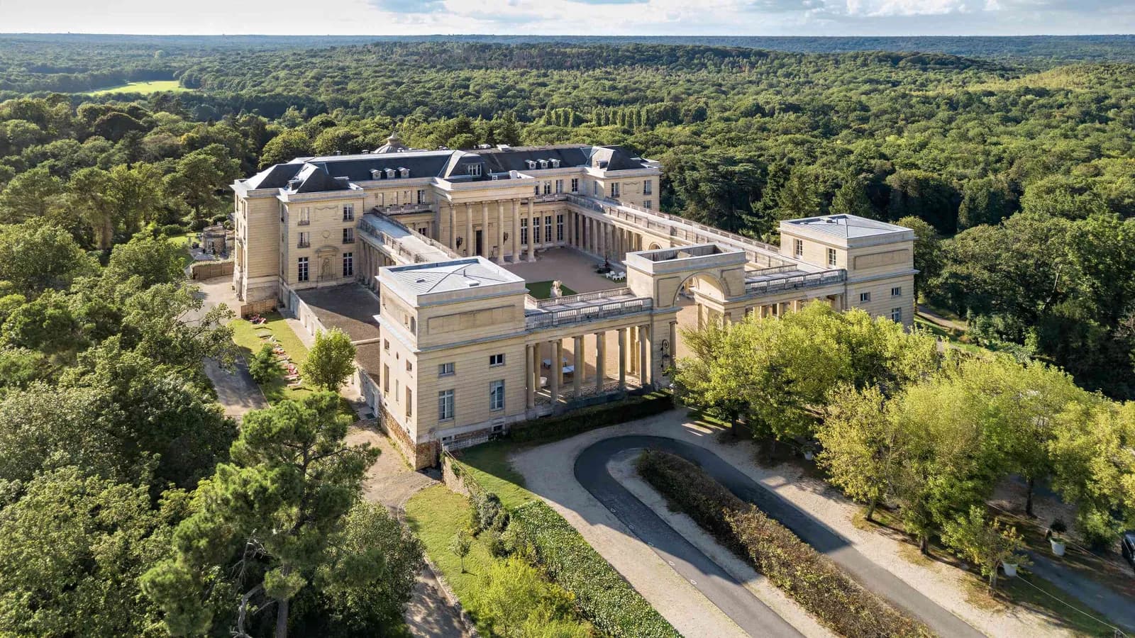 Aerial view of the Domaine des Hauts Chênes château set in parkland in the Yvelines