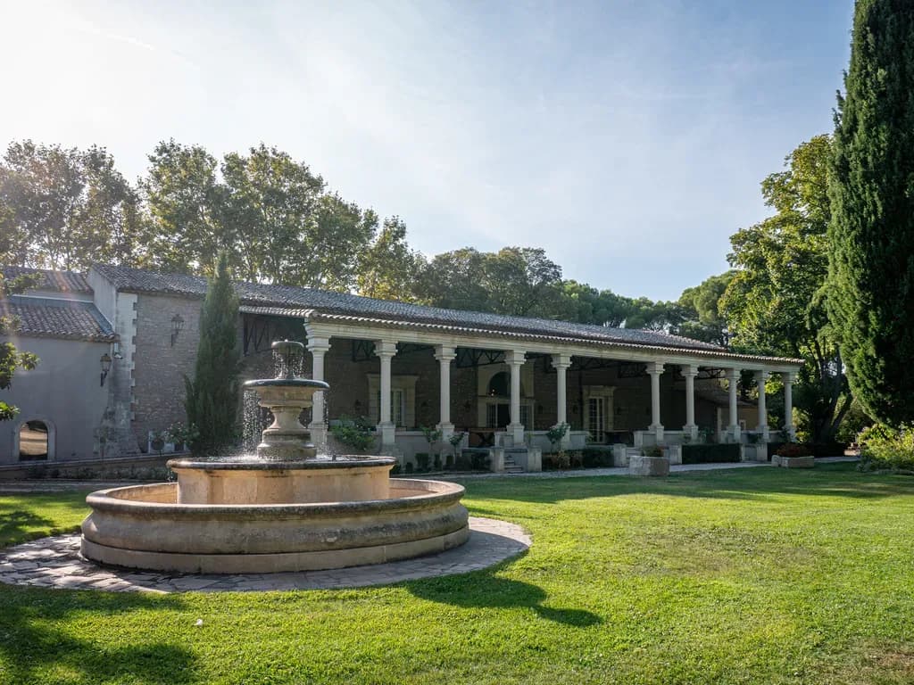 Grand Malherbes manor house and its courtyard lawn with a fountain, Camargue gardoise