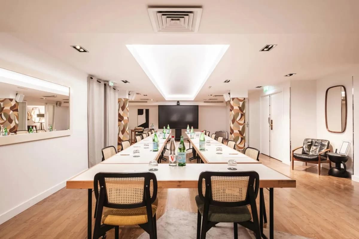 Meeting room at Hôtel Bel Ami Paris with a long U-shaped table set for a seminar in Saint-Germain-des-Prés