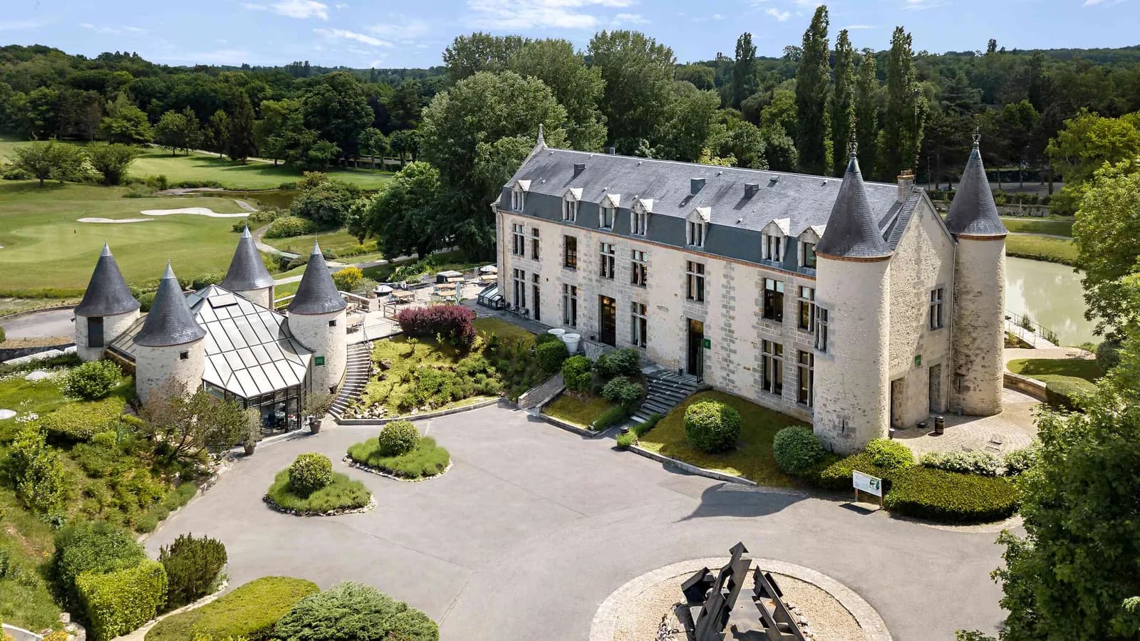 Stone manor with turrets, lawns and a gravel courtyard at Les Lisières du Gâtinais, near Paris