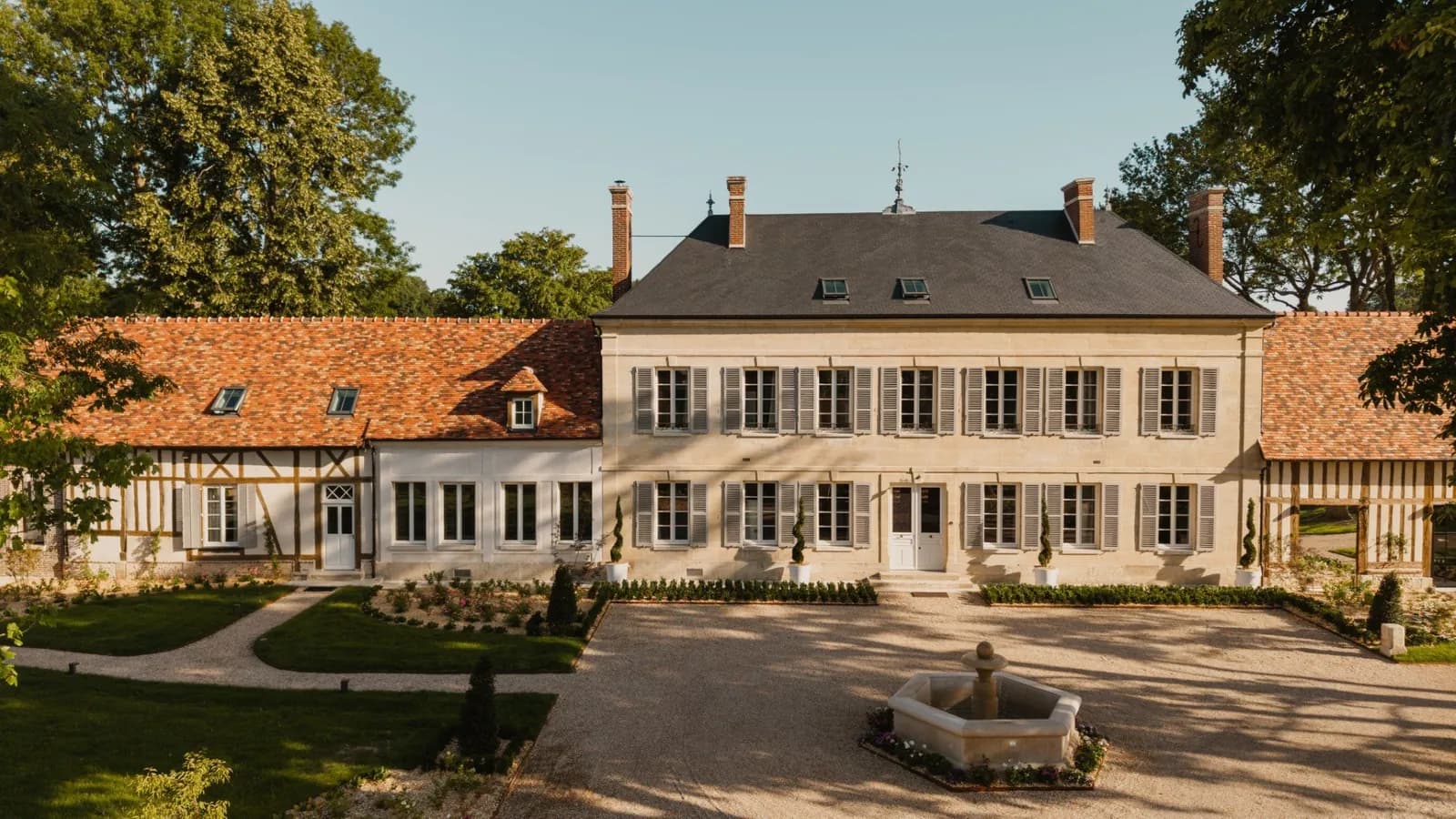 Exterior view of Maison des Acacias, Île-de-France, a private estate for groups in its grounds, Île-de-France, west of Paris