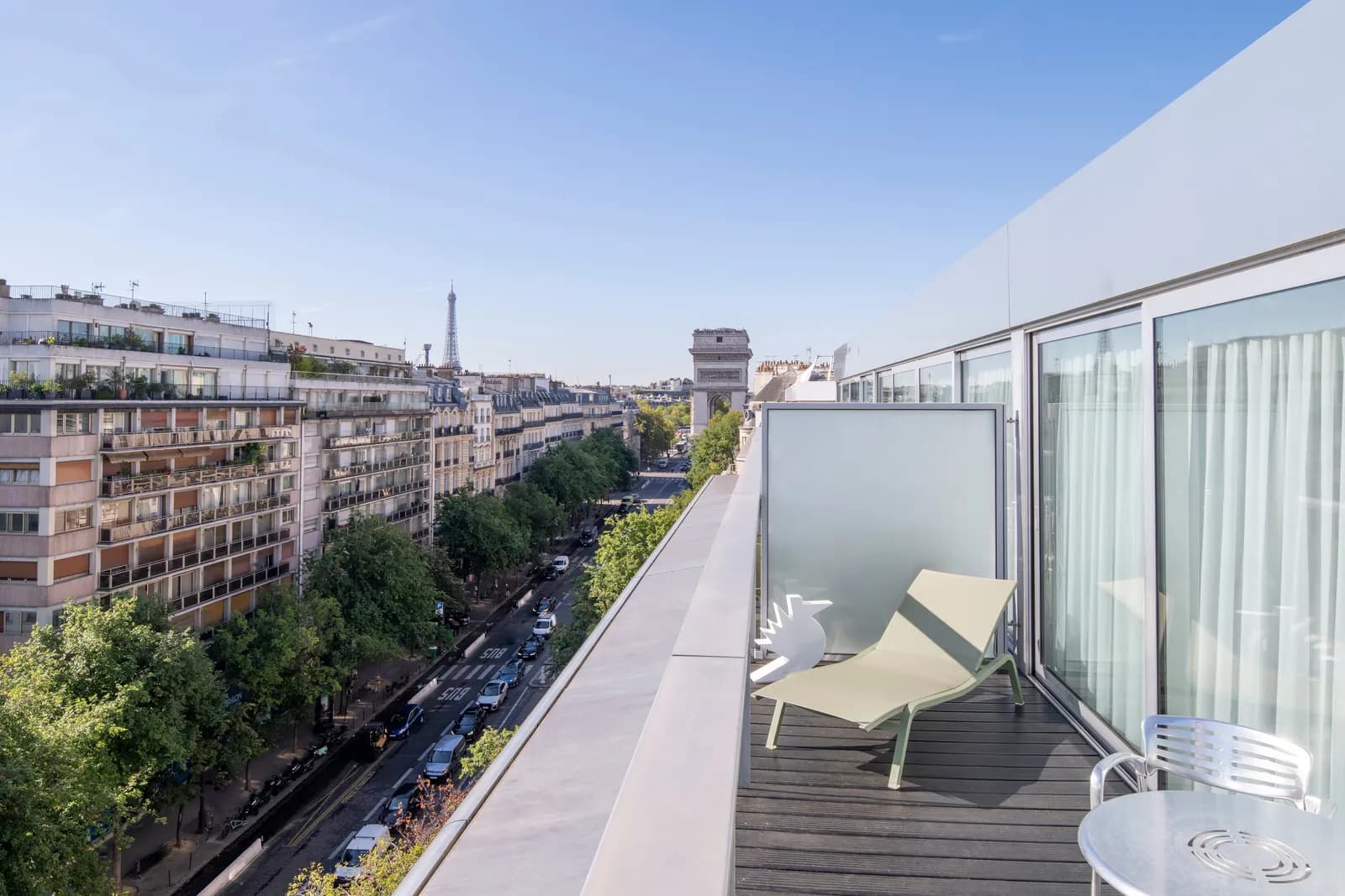 Terrace of a suite at Renaissance Paris Arc de Triomphe, with views of the Arc de Triomphe and the Eiffel Tower