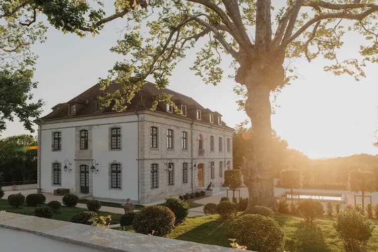 Exterior view of Villa des Ajoncs, Basque Country, a private estate for groups in its grounds, Pyrénées-Atlantiques, south-west of Bordeaux