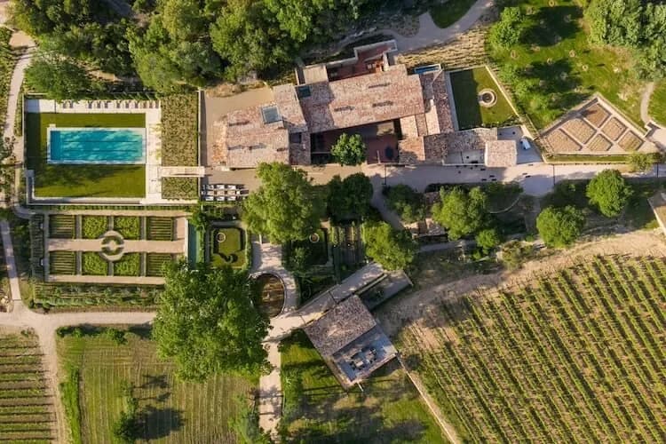 Exterior view of Villa des Genêts, Var, a private estate for groups in its grounds, Var, north of Toulon