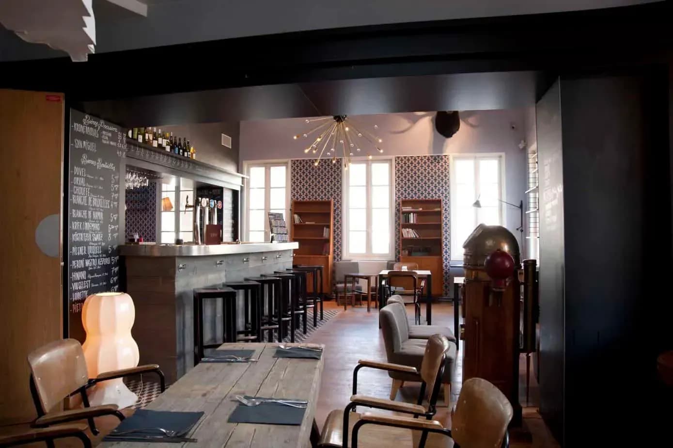 Art Deco Brasserie, Place de Stalingrad, baroque event venue for corporate events in Paris 19e, up to 40 guests