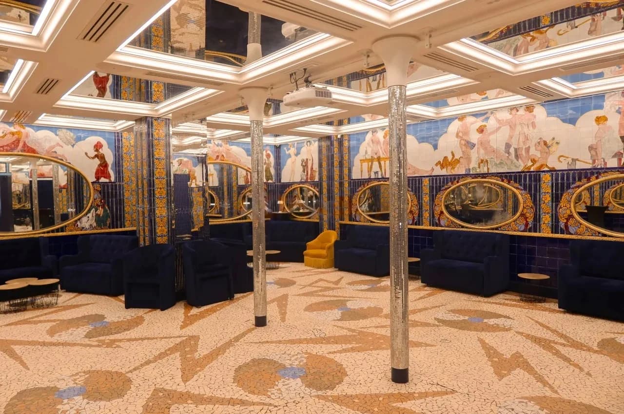 Aux Belles Poules, baroque event venue for corporate events in Paris 2, up to 55 guests