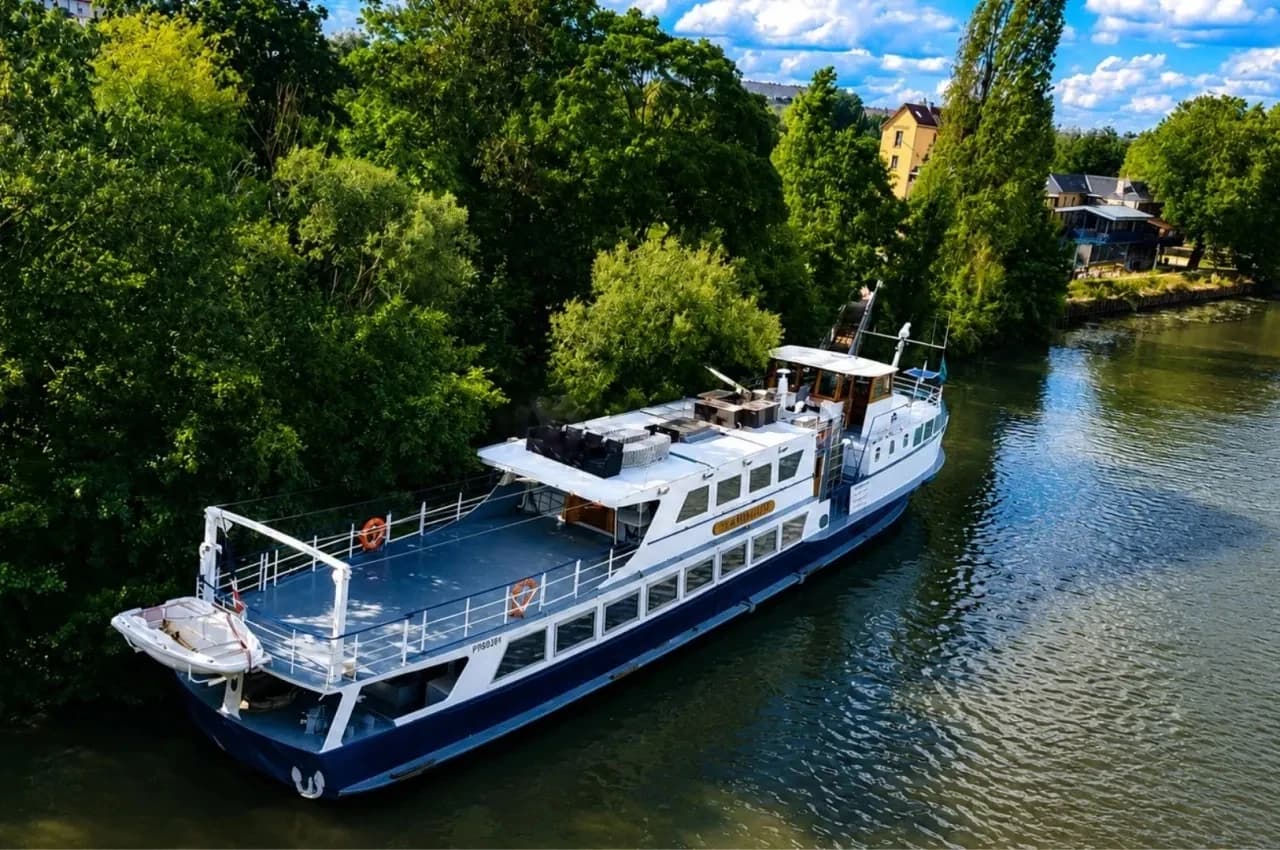 Bateau Le Rêve sur Seine, riverside event venue for corporate events in Paris 16, up to 120 guests