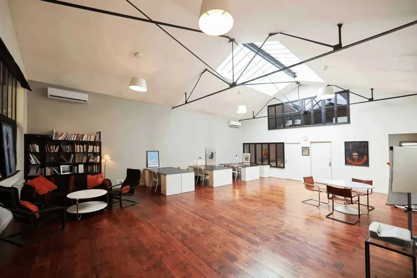Skylit industrial loft with mezzanine, Cachan