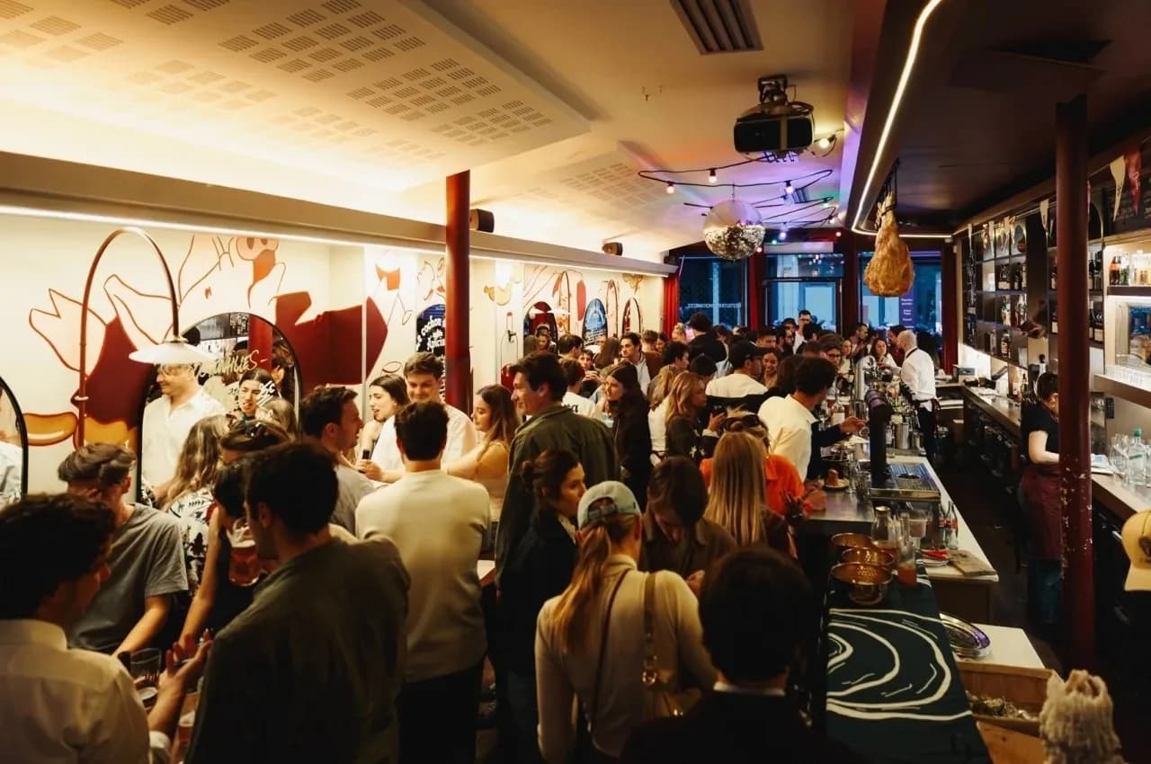 Club Cochon l'Auberge, characterful event venue for corporate events in Paris 9e, up to 36 guests