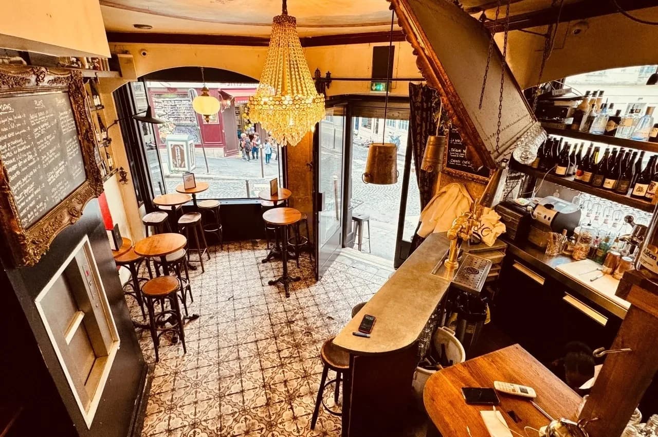 La Bascule: interior and atmosphere, Paris 18e
