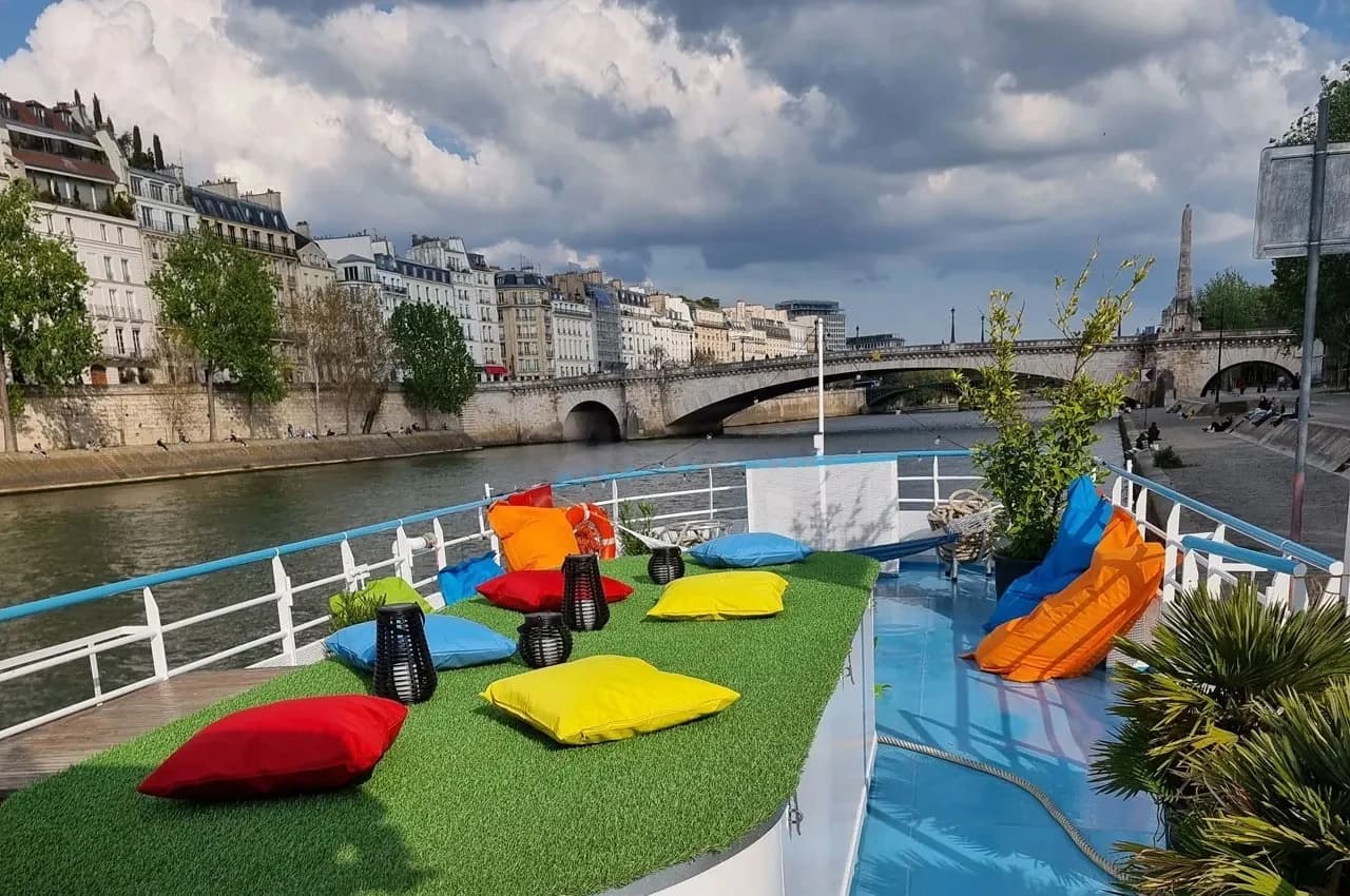 La Guinguette Pirate, riverside event venue for corporate events in Paris 13, up to 200 guests
