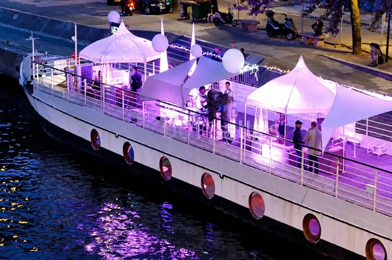 La Péniche Notre Dame de Paris, riverside event venue for corporate events in Paris 5, up to 60 guests