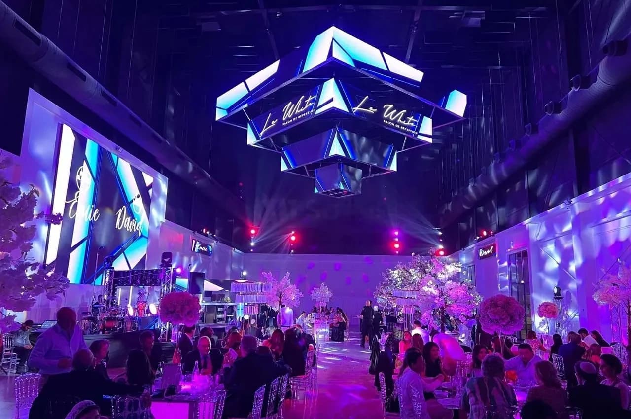 Le White, unconventional event venue for corporate events in Neuilly-sur-Marne, Paris area, up to 750 guests