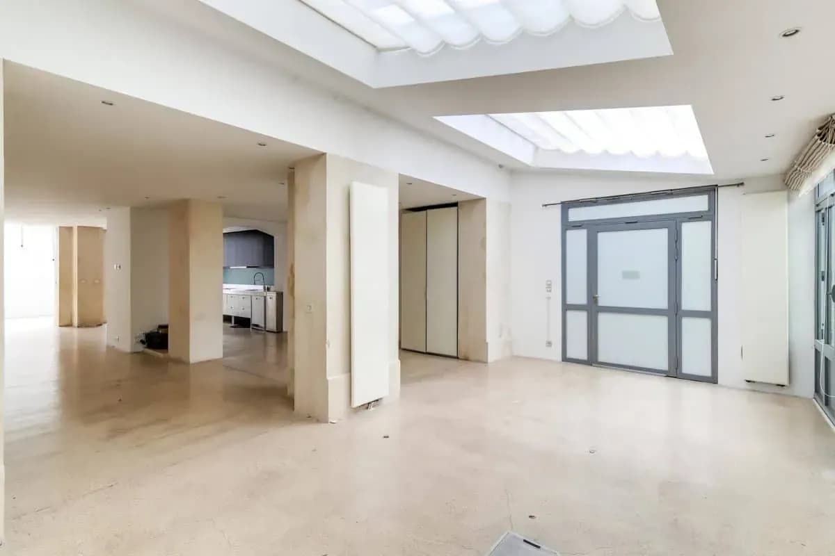 Glass-roofed loft in the Marais, Paris