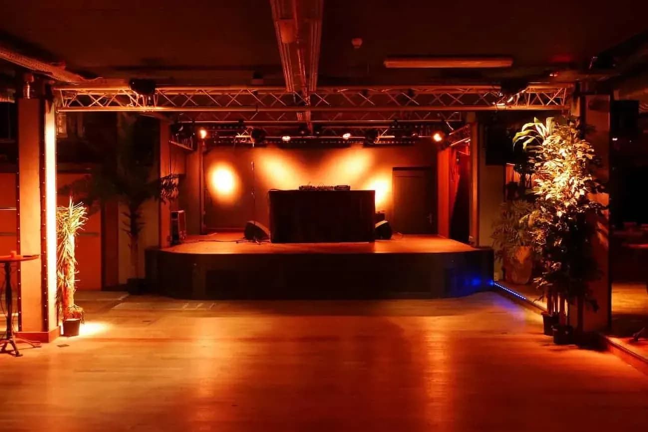 Underground Hall, Rue Boyer, unconventional event venue for corporate events in Paris 20e, up to 250 guests