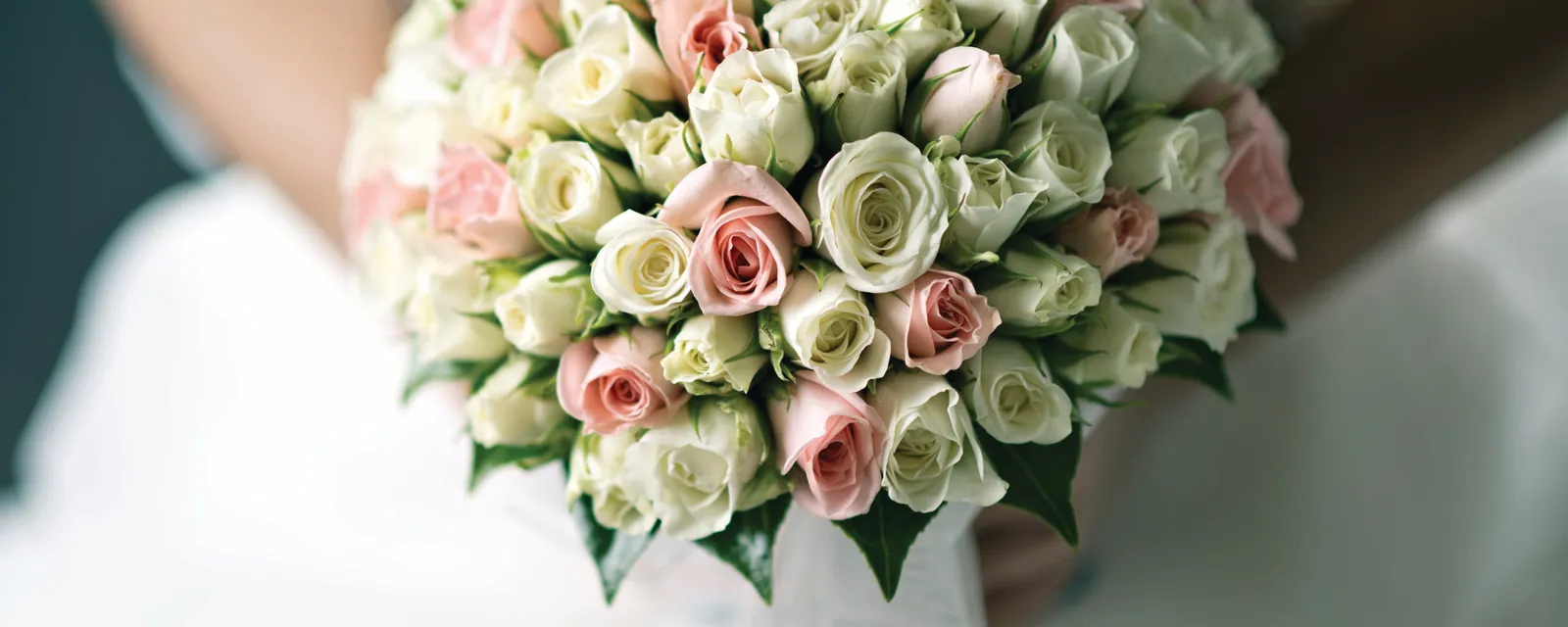 Bridal bouquet of pink and white roses, held for an event at Courtyard by Marriott Paris Saint-Denis