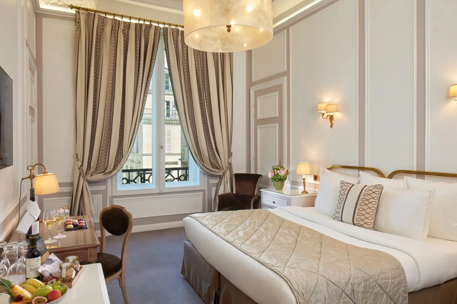 Deluxe guest room with a king bed and warm beige tones at Hôtel Regina Louvre, Paris
