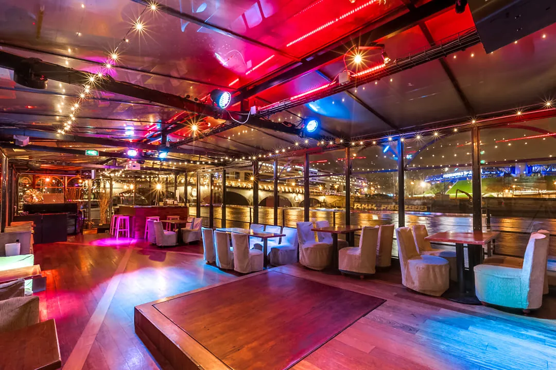 Le Kiosque Flottant, group dining and private event venue in Paris 13e, Paris – interior view
