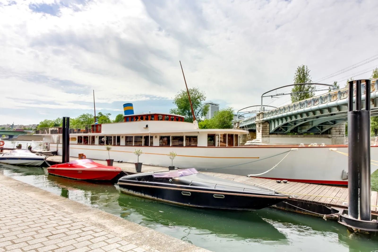 Yacht Clipper Paris, group dining and private event venue in Paris 15e, Paris