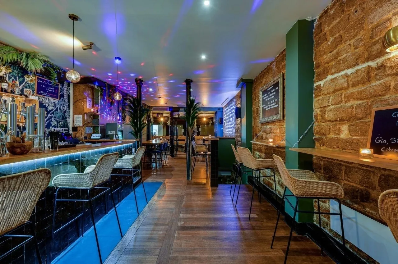 219 Saint-Maur: interior and atmosphere, Paris 10e