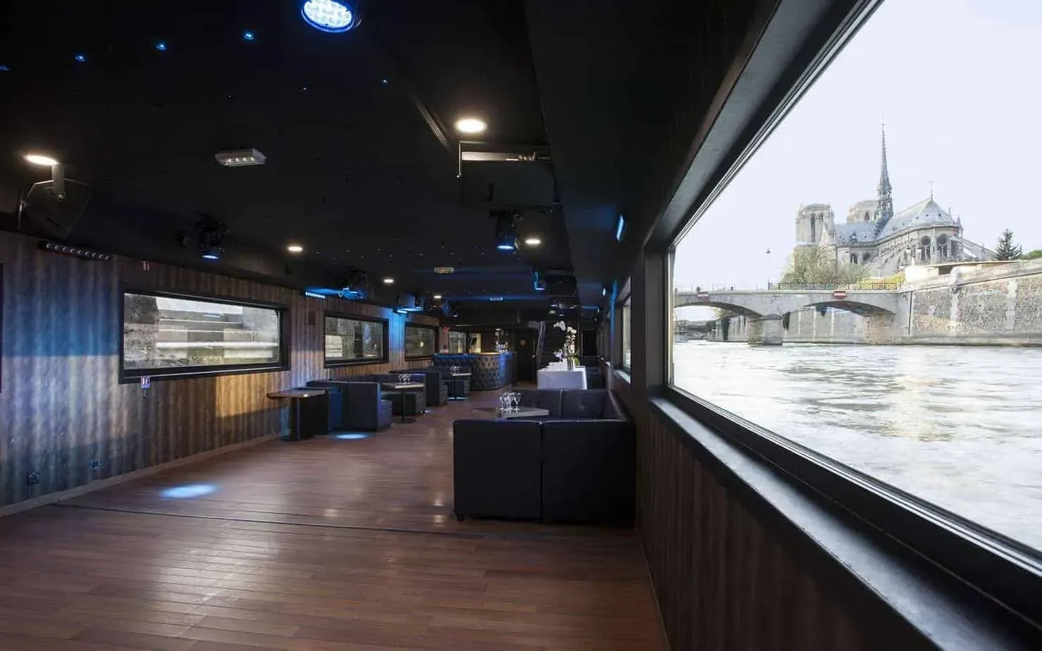 Art Deco Boat, Quai de la Tournelle: interior and atmosphere, Paris 5e