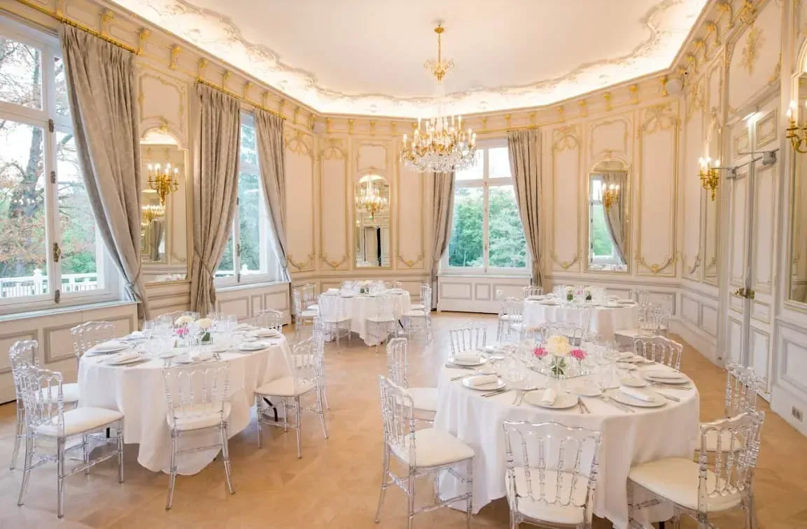 Salle de bal aux lustres dorés, route de la Muette: reception and seminar venue in Paris 16e