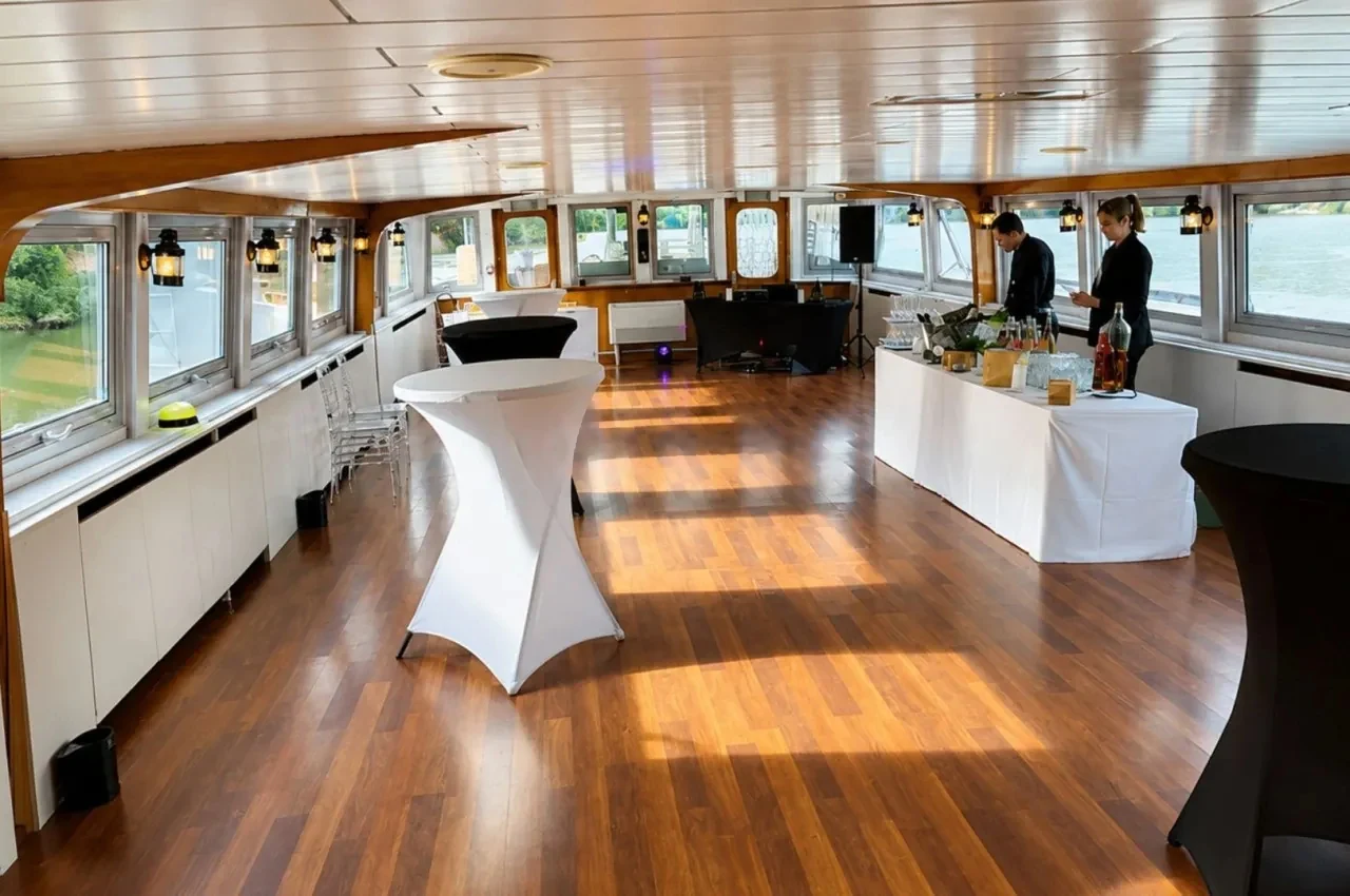 Bateau Le Rêve sur Seine: reception and seminar venue in Paris 16
