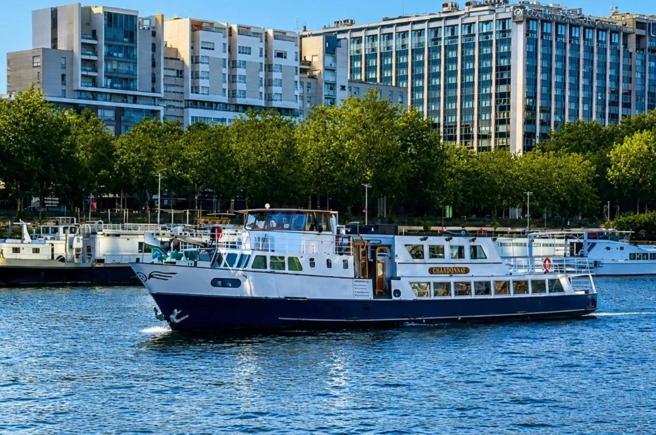 Bateau Le Rêve sur Seine: reception and seminar venue in Paris 16