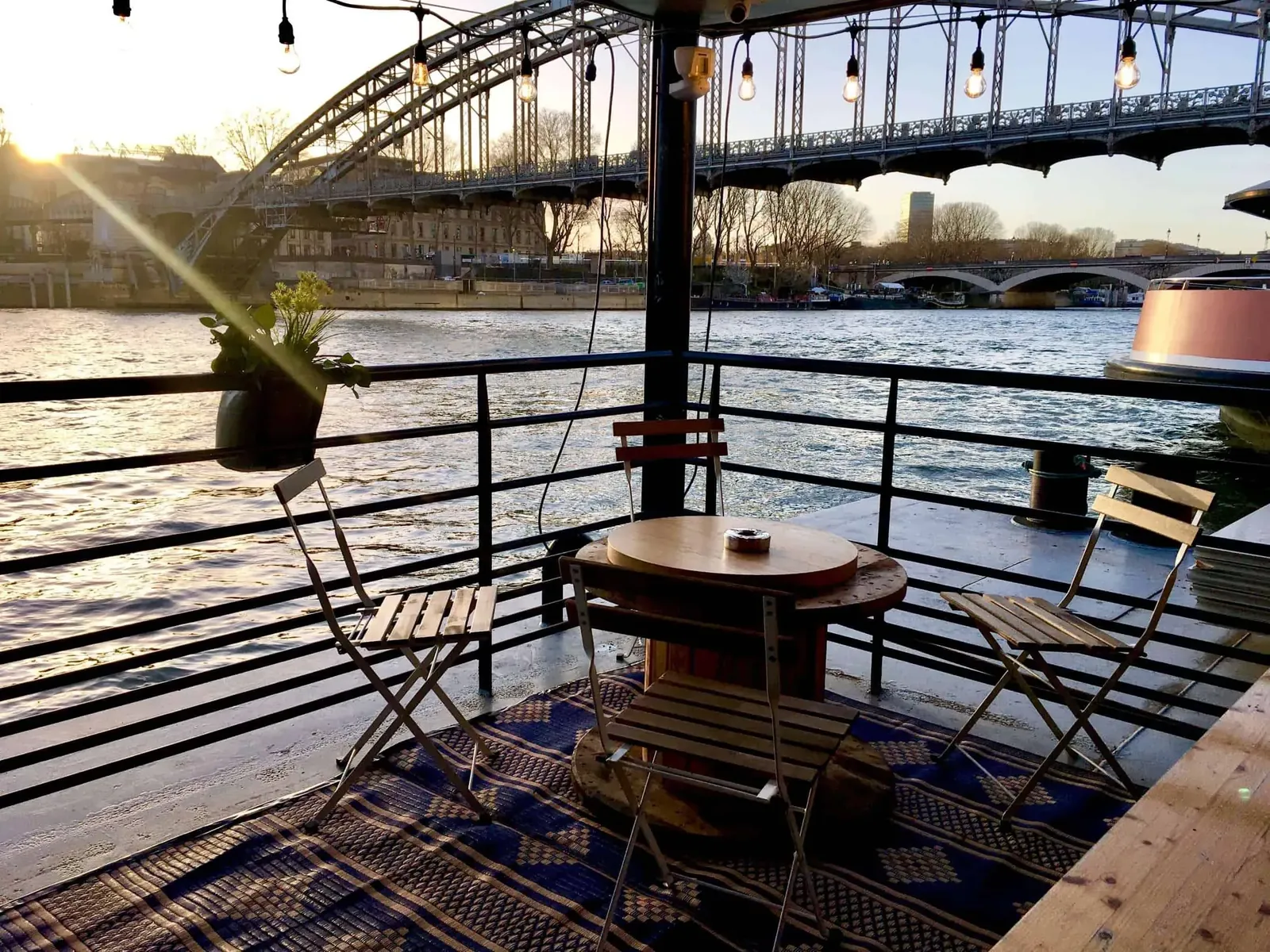 Péniche sur la Seine, port de la Rapée: reception and seminar venue in Paris 12e