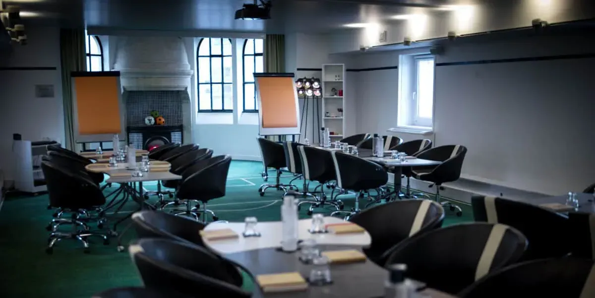 Football-Themed Room, Levallois: interior and atmosphere, Levallois-Perret, Paris area