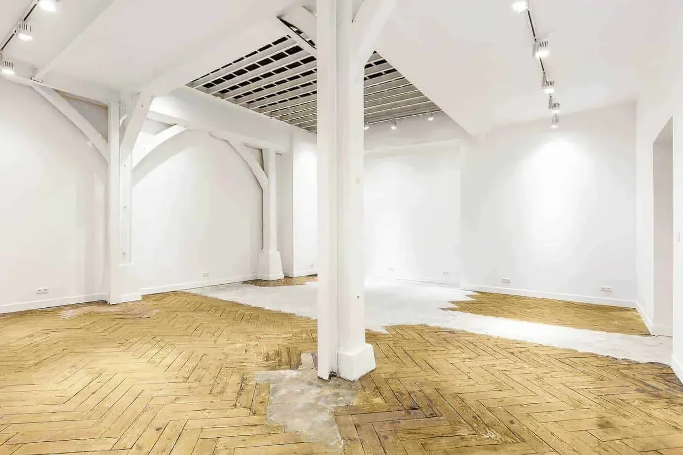 Galerie lumineuse, rue des Francs-Bourgeois, Paris 3e: interior and atmosphere, Paris 3e