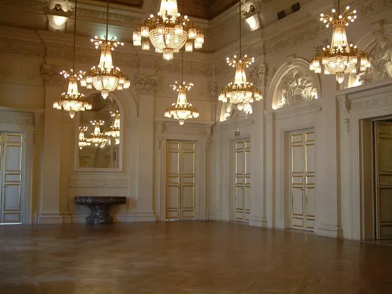 Salle de bal à fresques place de la Bourse: interior and atmosphere, Paris 2e