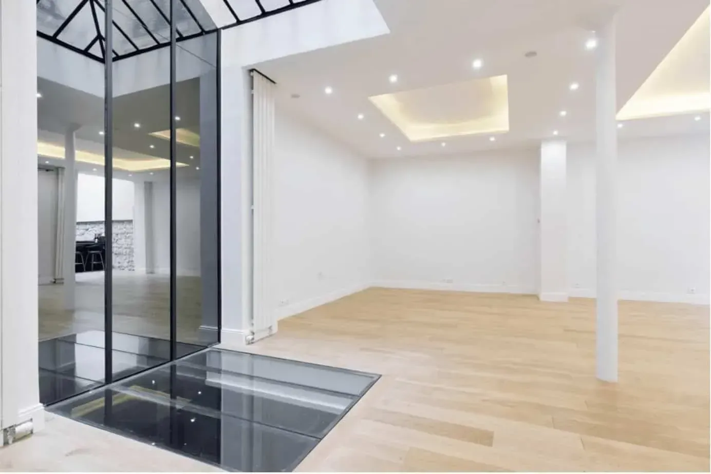 Glass-Roof Loft with Courtyard, Rue de Turenne: interior and atmosphere, Paris 3e