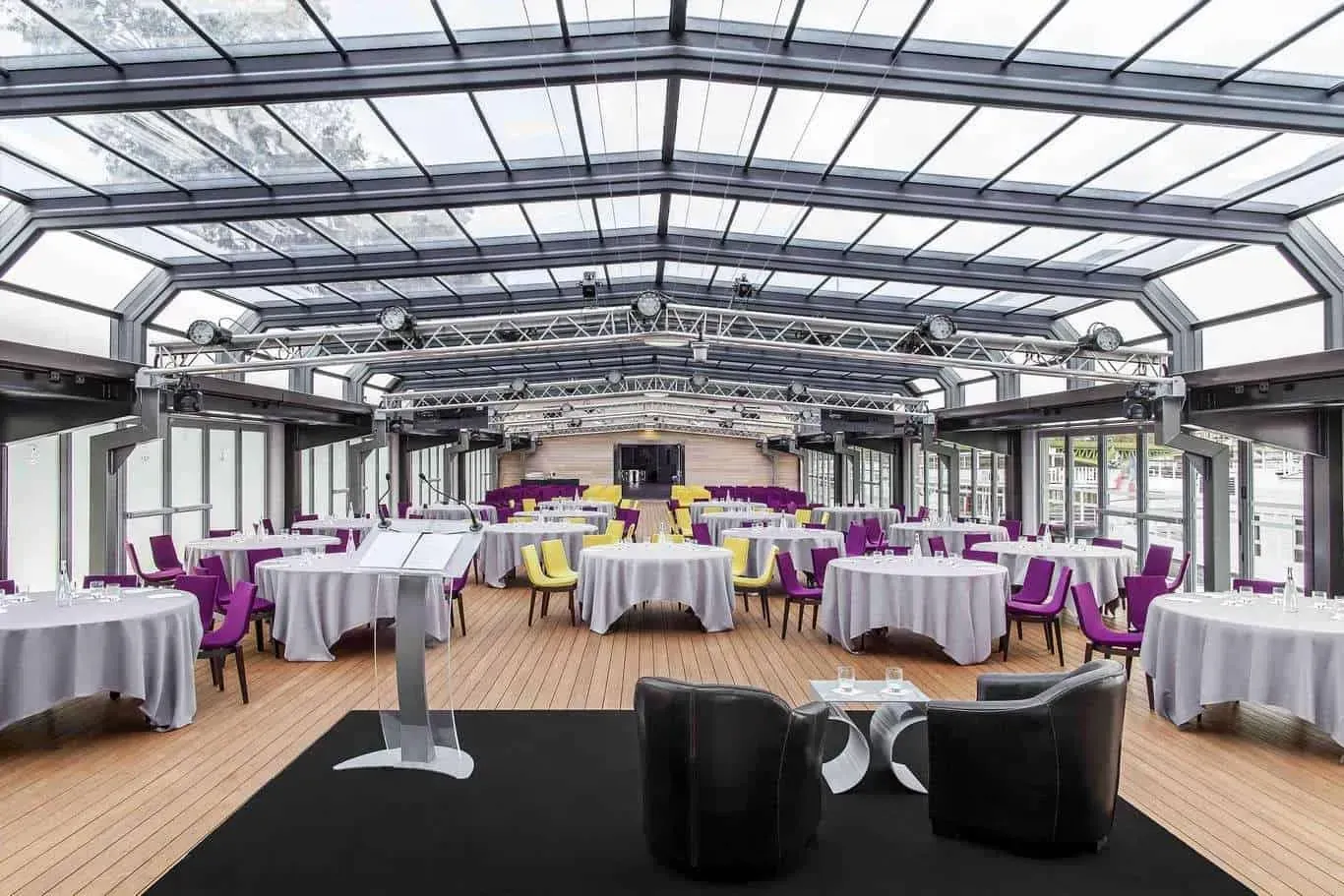 Bateau-salon vitré sur la Seine, Paris 15e: reception and seminar venue in Paris 15e