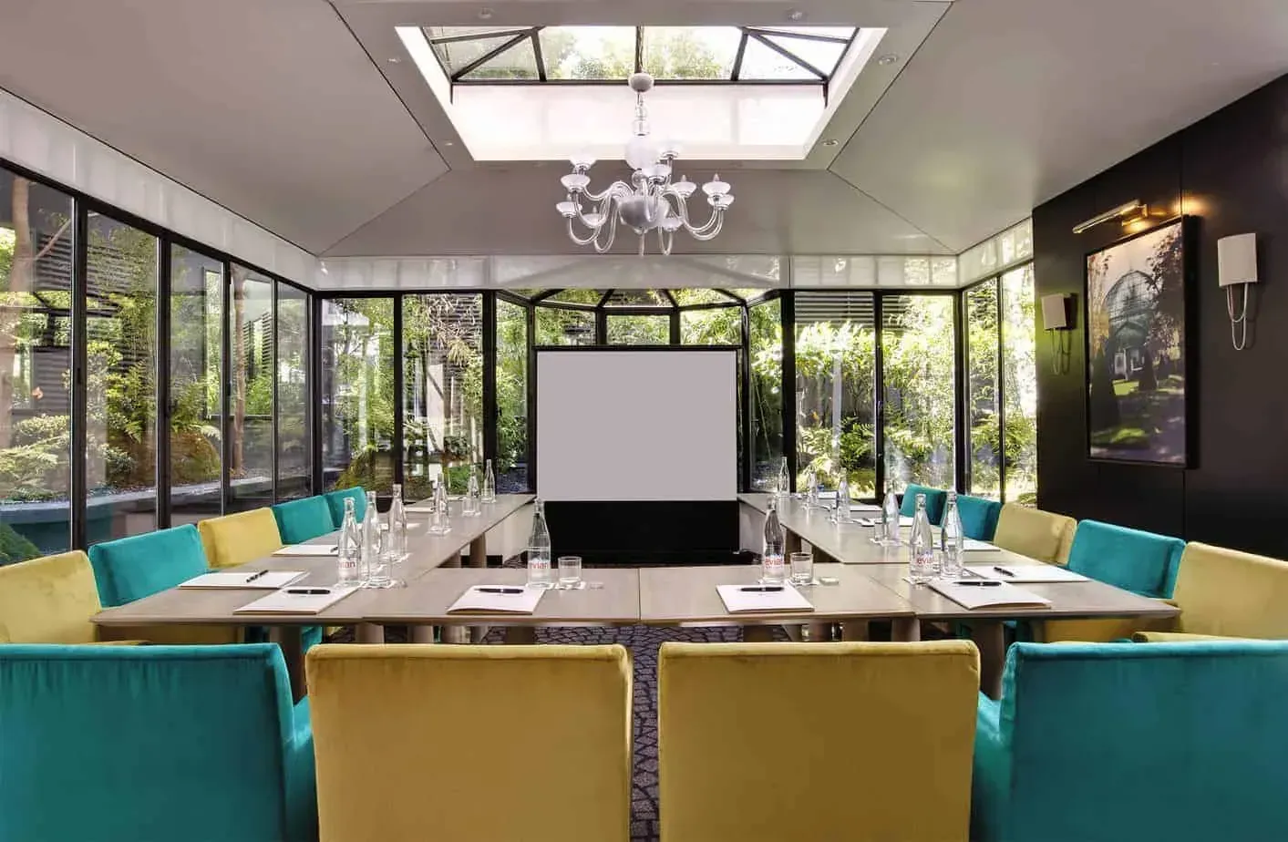 Conservatory Room with Japanese Garden, Paris 16e, main room view