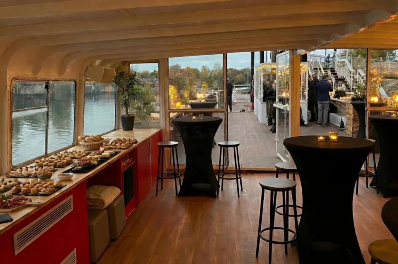 La Péniche Croisière de Bercy: interior and atmosphere, Paris 12
