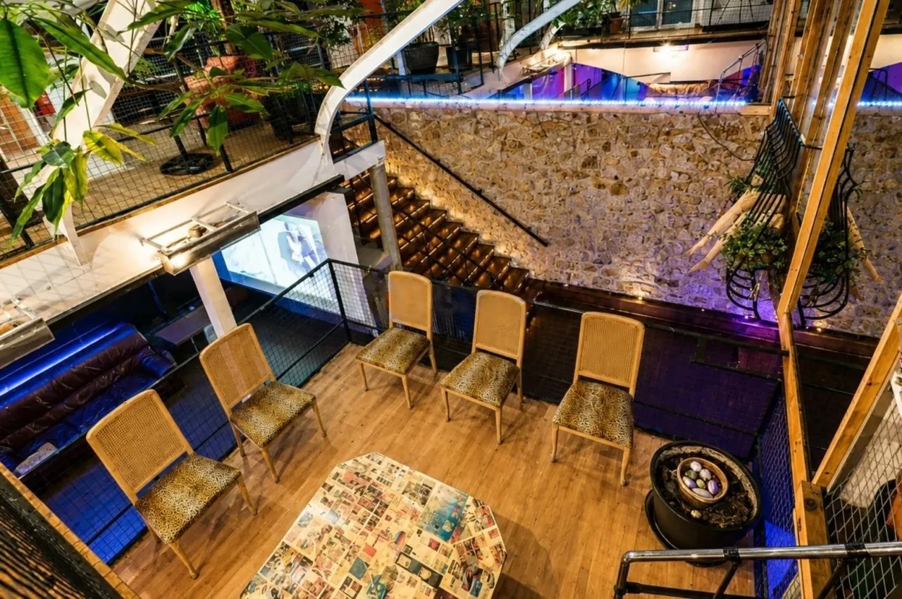 Le Loft de Tito: interior and atmosphere, Paris 11