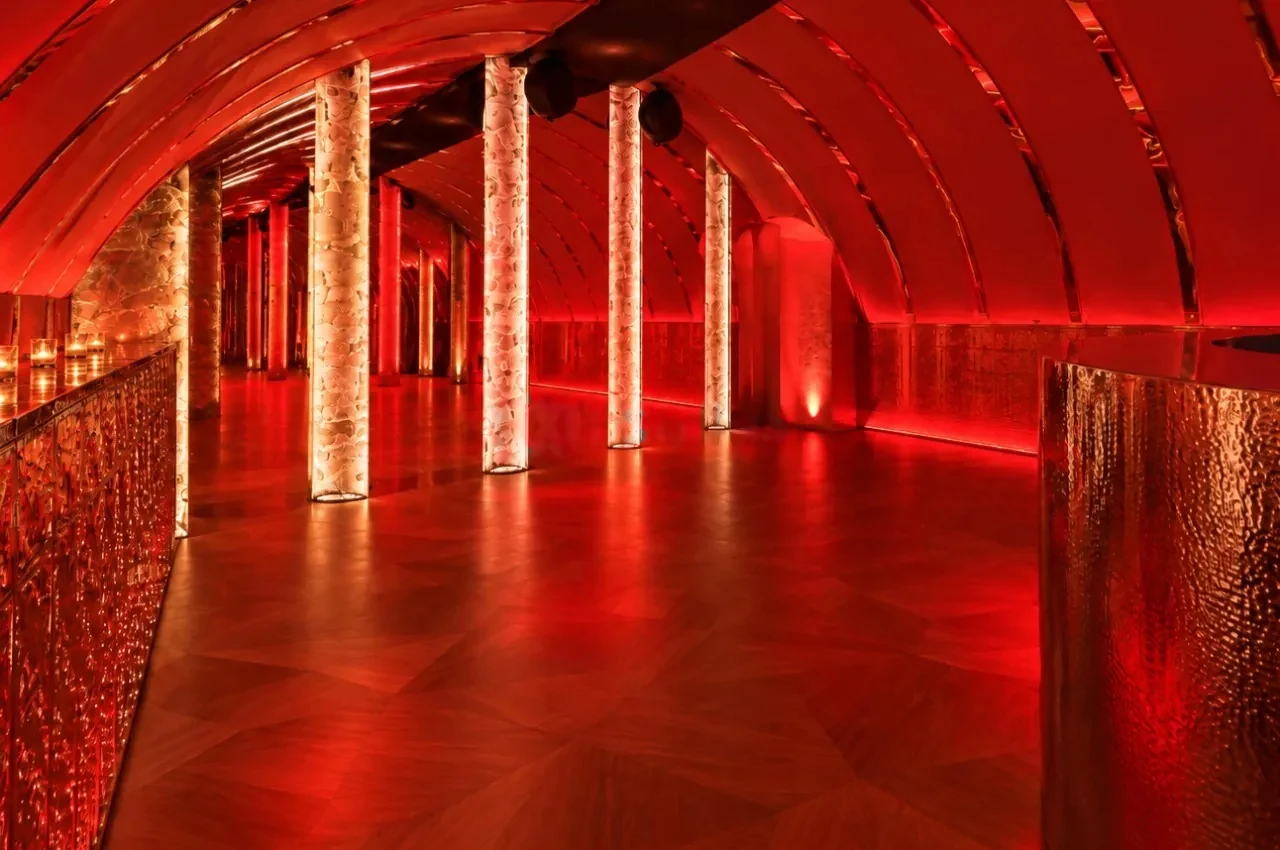 Le Myra: interior and atmosphere, Paris 4