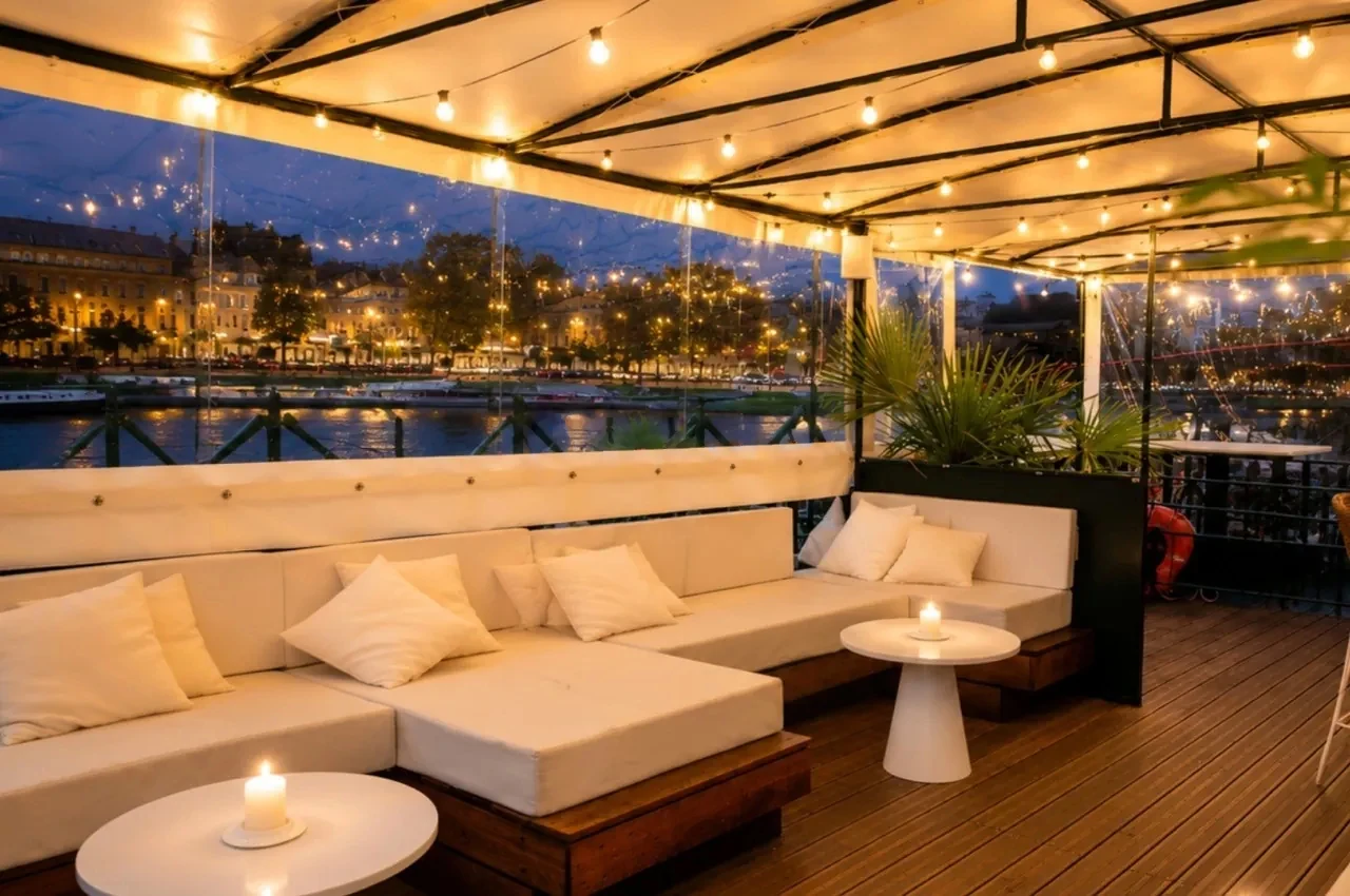 Le Rêve Flottant, riverside event venue for corporate events in Paris 5, up to 150 guests