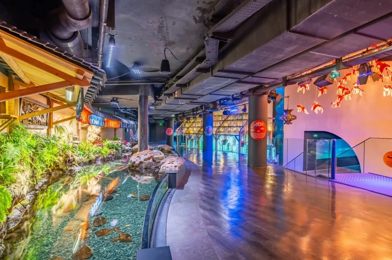 Event corridor with a large tank and marine decor