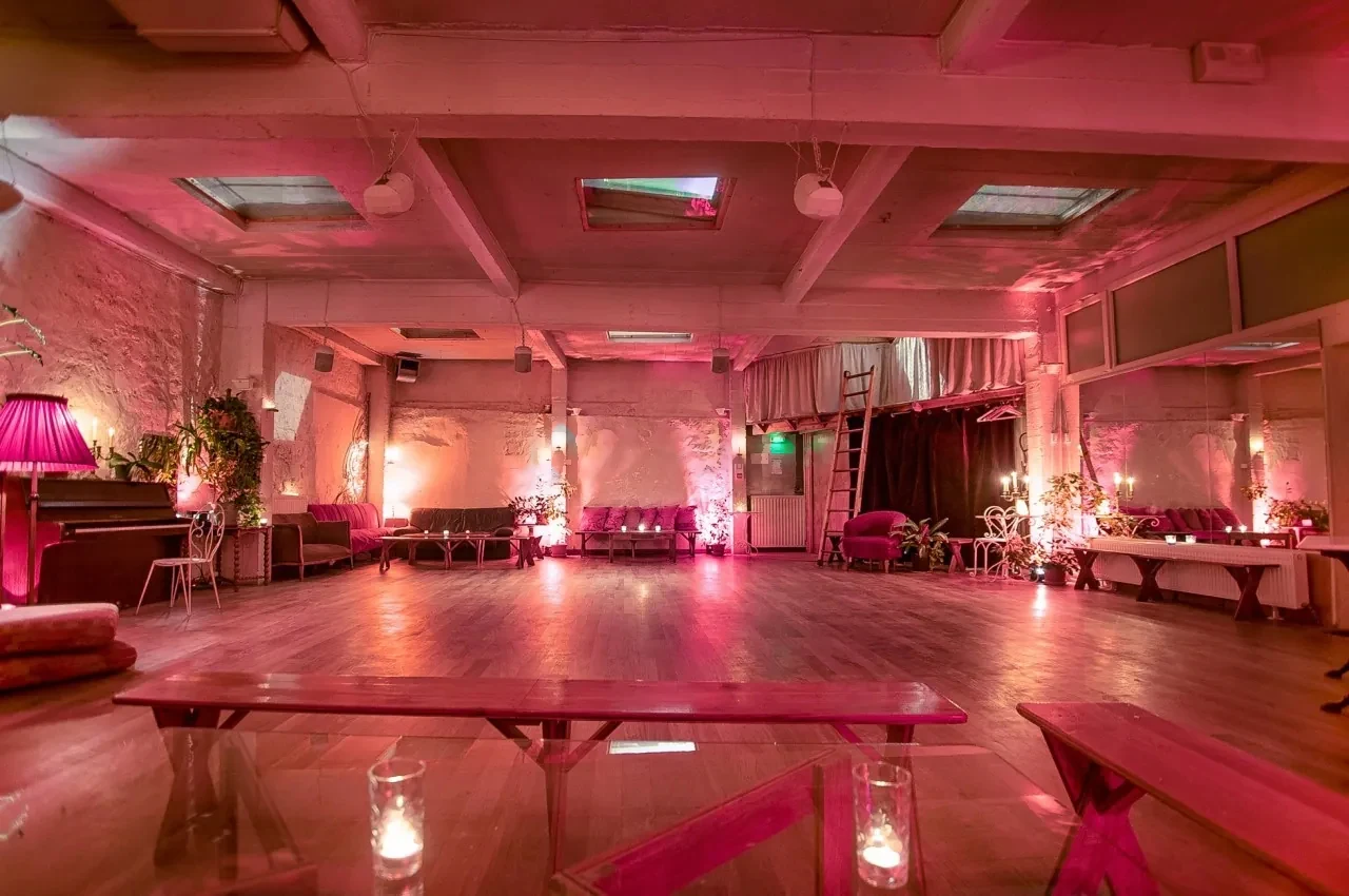Loft lounge with pink lights, plants and a wooden floor
