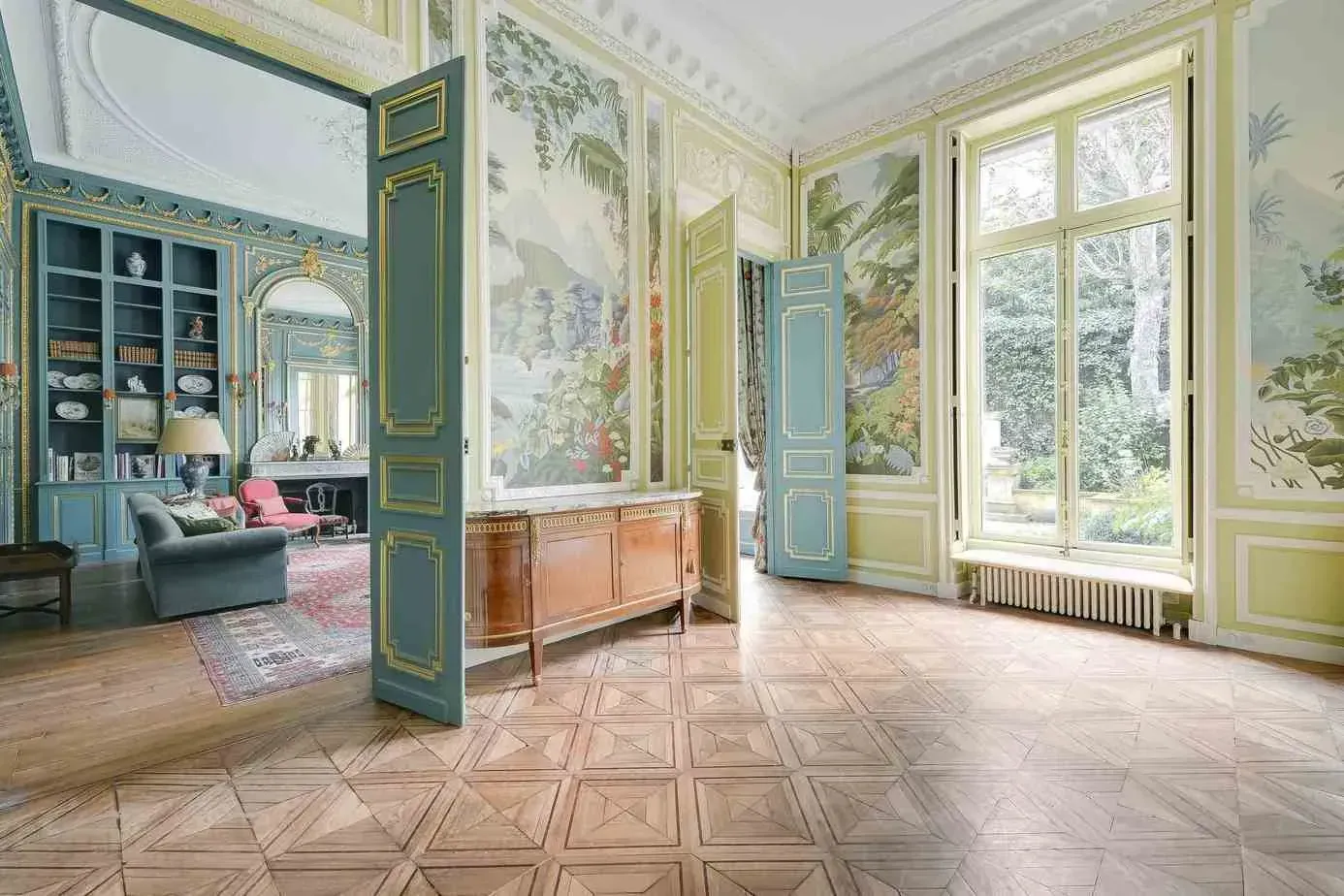 Hôtel particulier rue de Lille: interior and atmosphere, Paris 7e