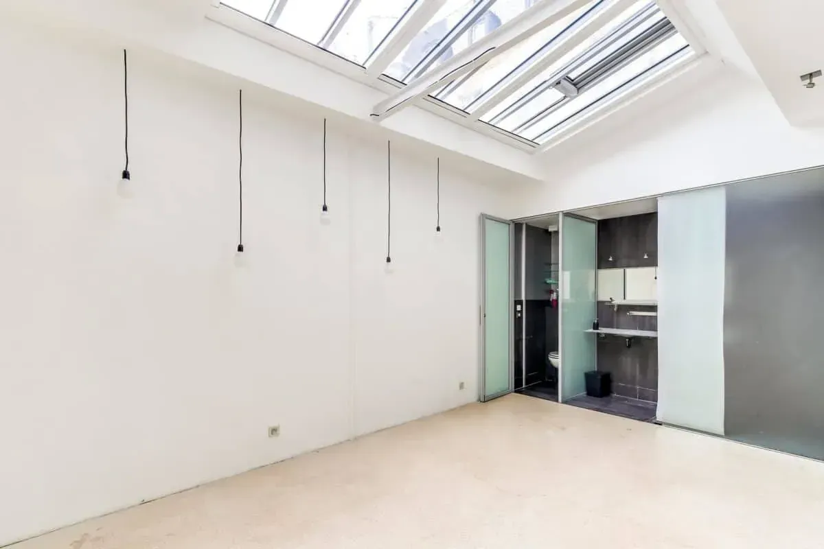 Loft à verrière et cour privée, Marais, Paris: reception and seminar venue in Marais, Paris